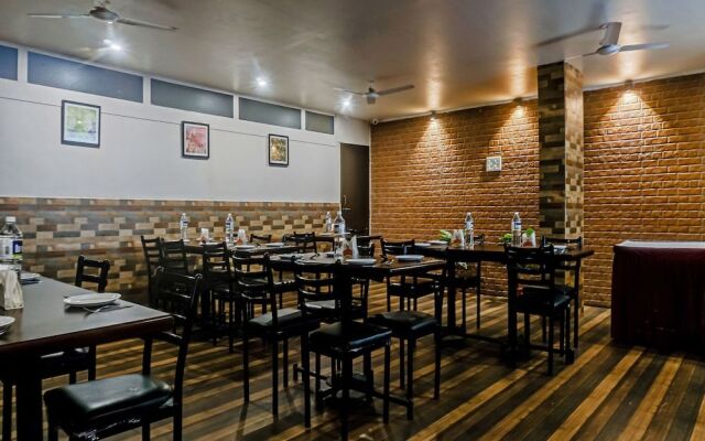 OYO 23501 Log Inn Plaza