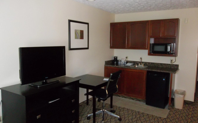 Holiday Inn Express Hotel & Suites Cadillac by IHG