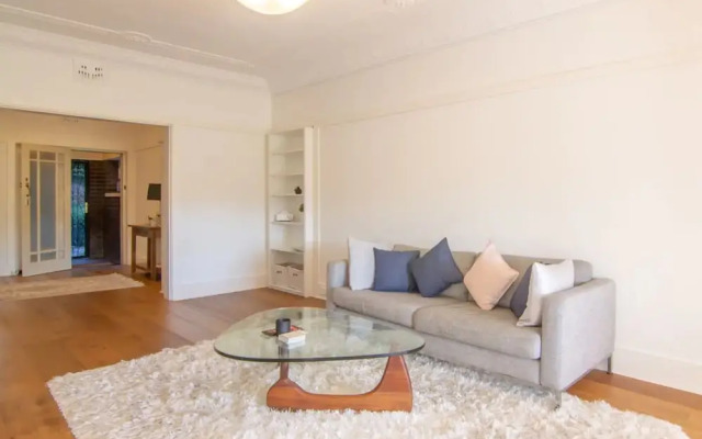 Two Bedroom Apartment in Mosman With Harbour Views