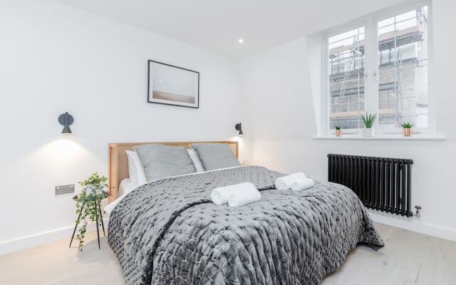 Perfect Holiday Escape - 1 and 2 Bedroom Deluxe Apartments at Liverpool Street