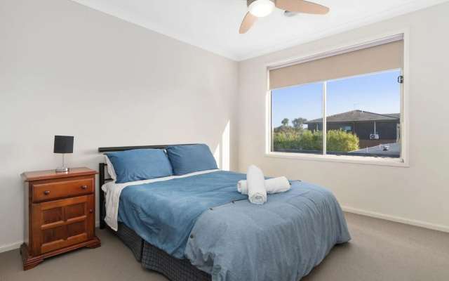 Modern Beachside 5 Bedrooms – Guest Rooms – Melbourne