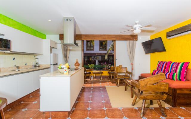 Casa Lotería -Pueblito Sayulita- Colorful, Family and Relax Experience with Private Parking and Pool