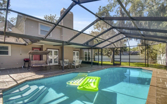 Tampa Bay- Large Pool home- Private Heated Pool!