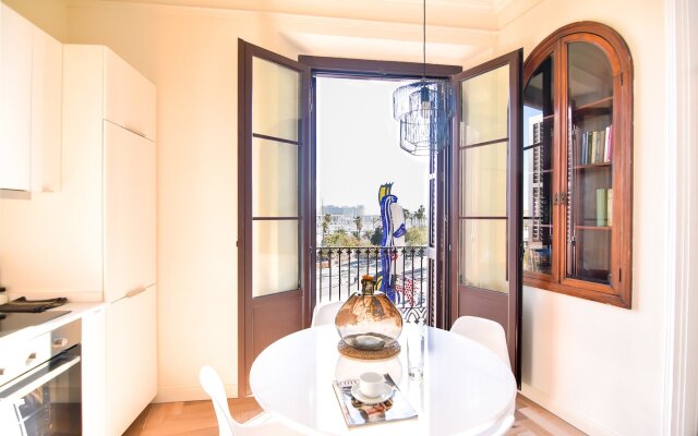 Palau in Barcelona with 2 bedrooms and 2 bathrooms