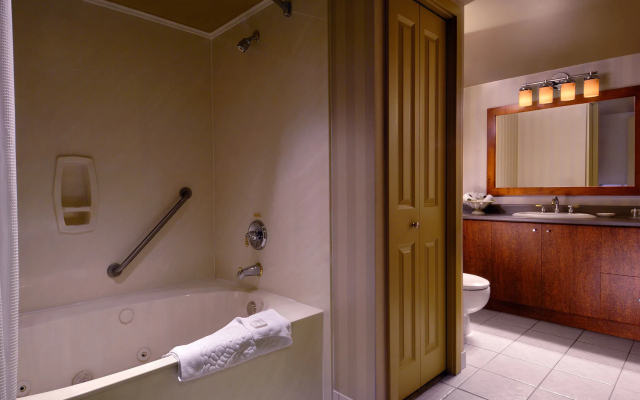 Victoria Regent Waterfront Hotel & Suites