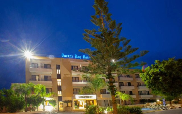 Queen's Bay Hotel