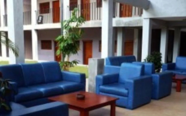 Monty Hotel