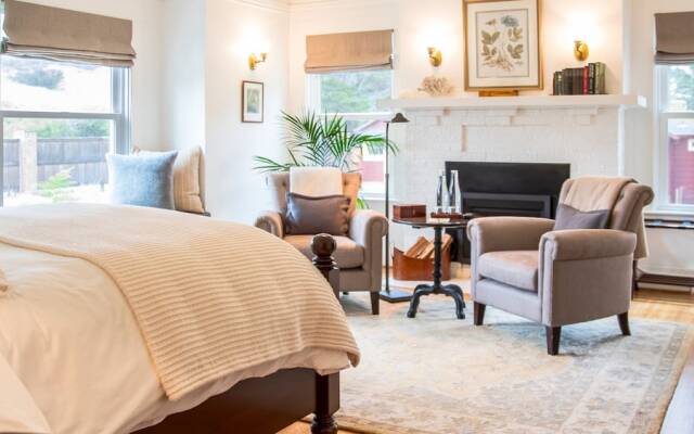 The Harbor House Inn