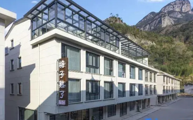 Plum ripe hotel