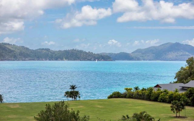The Elite F208 by HamoRent on Hamilton Island