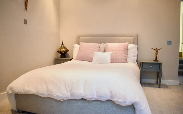 Bright 2 Bedroom Kennington Flat With Garden