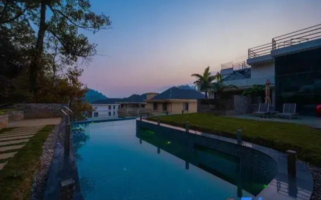 Xingyi Wanfenglin Peak-Chasing House