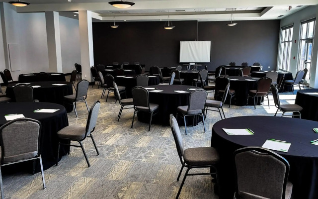 Holiday Inn Omaha Downtown - Waterpark by IHG