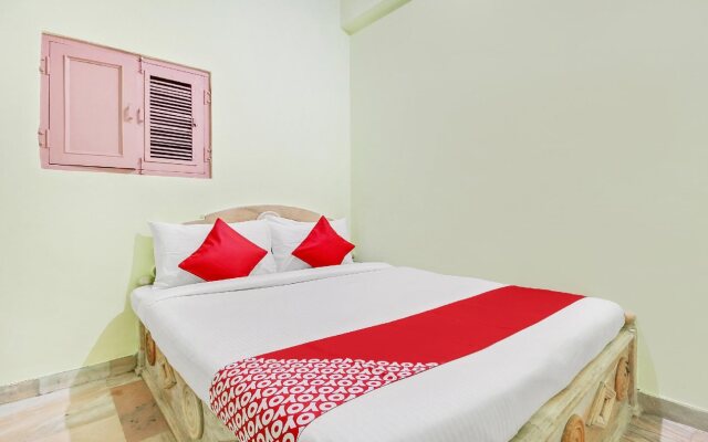 OYO Flagship 46695 Red Tomato Palace Spot On