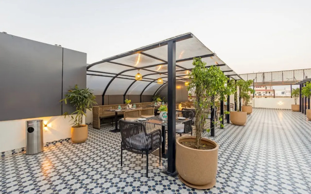 Saltstayz Premier - Paschim Vihar
