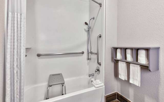 La Quinta Inn & Suites by Wyndham Dallas - Las Colinas
