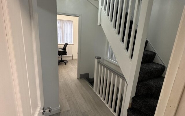 Comfortable and Stylish 3BD House in Luton