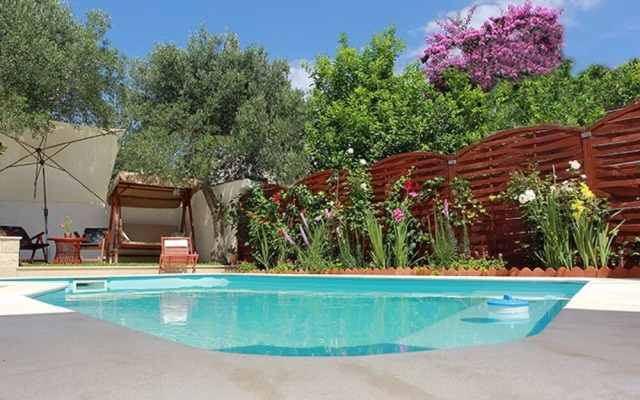 Silvia - Open Pool - H