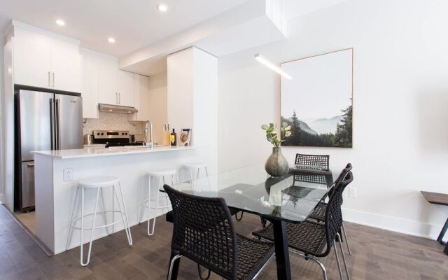Stunning Split Level 3 BR Little Italy Apartment