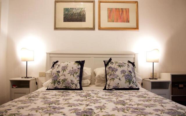 Luxury central flat river view