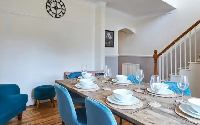 Host Stay Oliver s Den