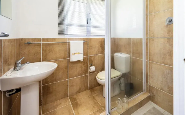 Modern Executive Unit