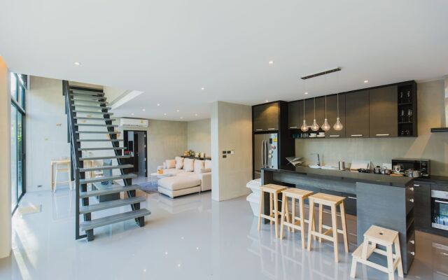 Luxury 4 Bedroom Villa Baan Rim Nam