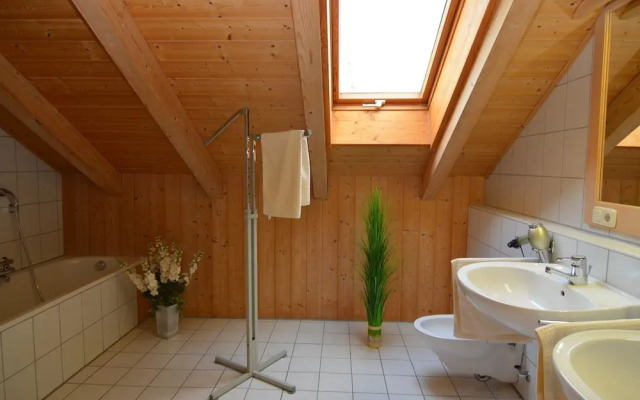 Cushy Apartment with Hot Tub, Sauna, Solarium, BBQ, Balcony