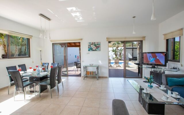 Protaras Holiday Villa Av6
