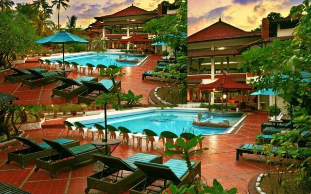 Puri Naga Beachfront Cottages