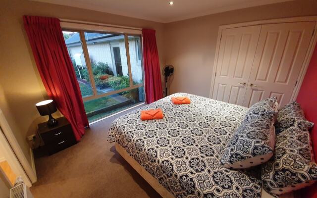 Claremont Country Lodge B&B