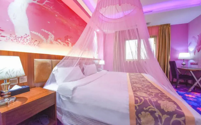 Huaxiang Shengshi Hotel