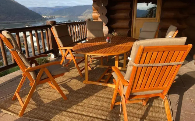 Traumhaftes Blockhaus am Rhein