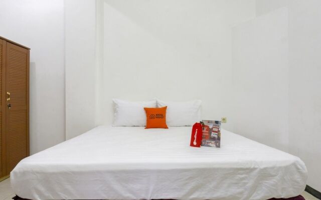 RedDoorz near Widya Mandala University