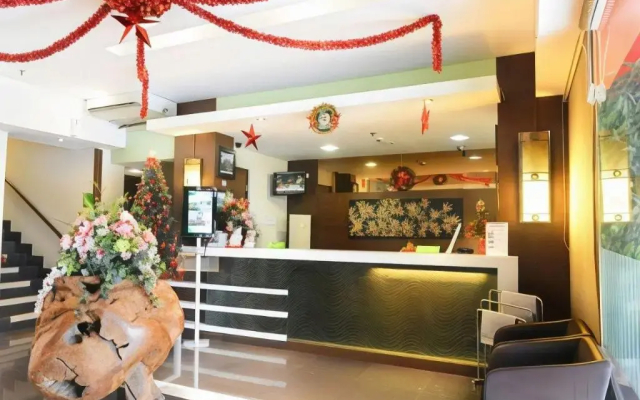 Bamboo Inn Hotel & Cafe