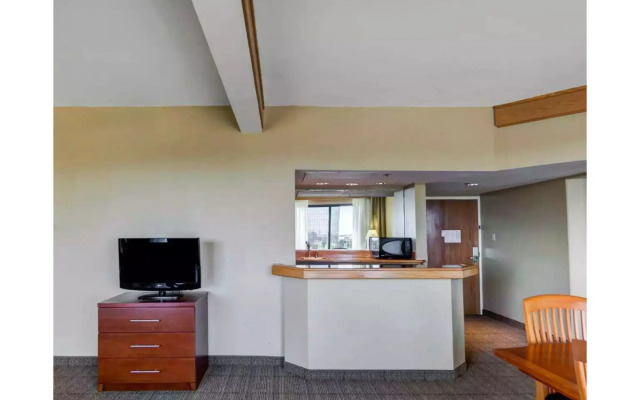 Comfort Inn and Suites Plano East