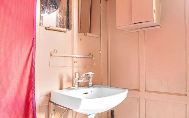 GuestHouser 1 BR Houseboat 1fda