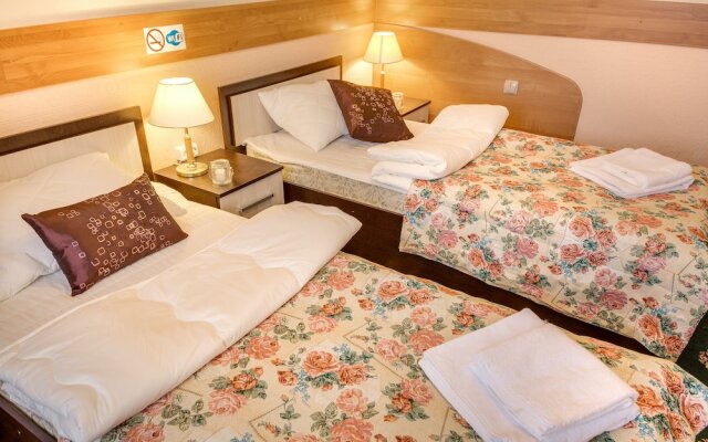 #513 OREKHOVO APARTMENTS with shared bathroom