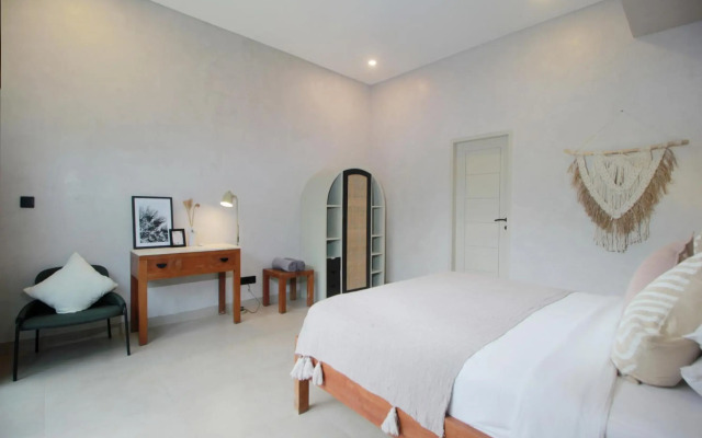 Echo Beach Villa & Apartment