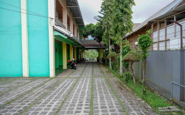 RedDoorz near Lokawisata Baturaden