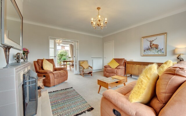 Week2Week The Broadway - 3 Bed Coastal Property