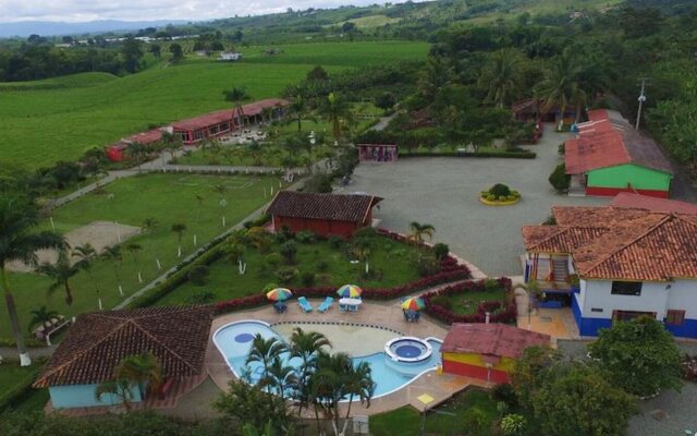 Hotel Campestre Tucanes