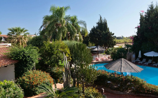 Nora Club Hotel