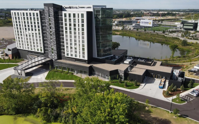Omni Viking Lakes Hotel