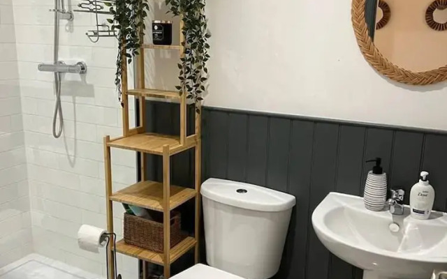 Modern and Spacious 2 Bedroom Flat Near Shoreditch