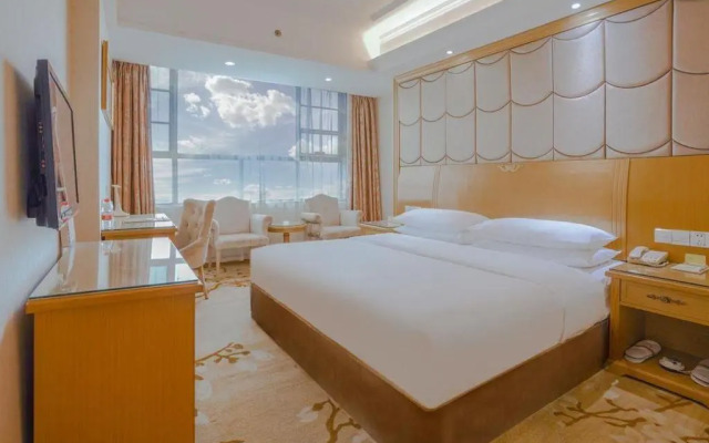 Vienna Hotel Guangdong Dongguan Tangxia South High-Speed Railway Station