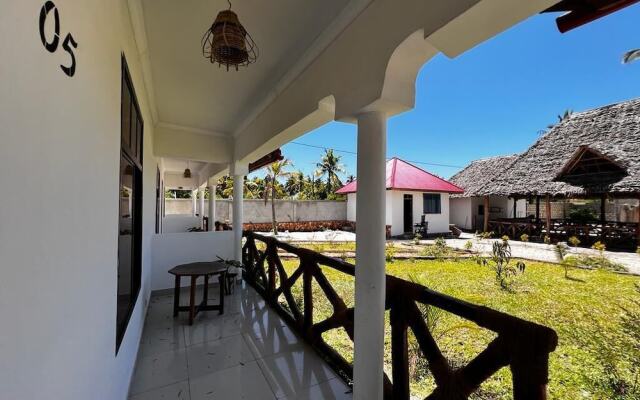 Balungi Bungalow & Restaurant