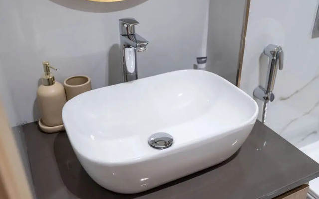 Mesmerizing Studio Located in the Center of JVC