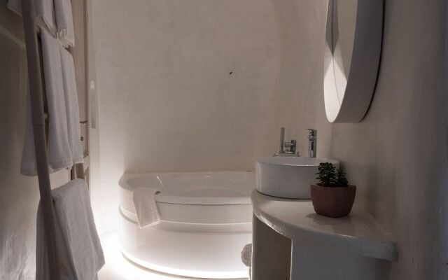 Globe Suites