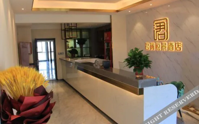 Junlan Yuejing Hotel (Yinchuan Yuehaiwan CBD Lanshan Park)